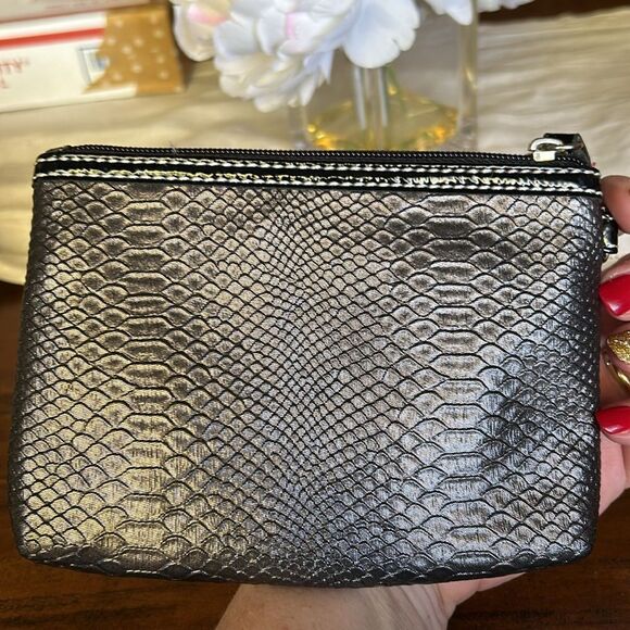 Nine wear  wristlet impeccable condition faux snake leather gray and black - Picture 4 of 10